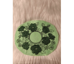 ADVENTSKALENDER 10. Dezember - Stickdatei - ITH Mug Rug Untersetzer Blumenteppich